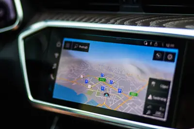 Apple CarPlay وAndroid Auto 2026: دليل الربط اللاسلكي وحل مشاكل الاتصال