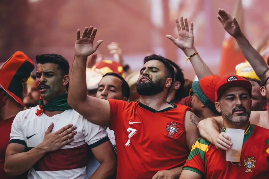 جماهير كرة قدم متحمسة تجسد روح بطولة كأس العالم الافتراضية في وضع The World's Game