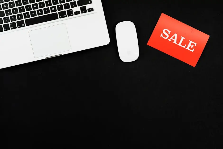 لافتة تخفيضات بجانب لاب توب ترمز إلى عروض Mega Sale 2026 على Epic Games Store