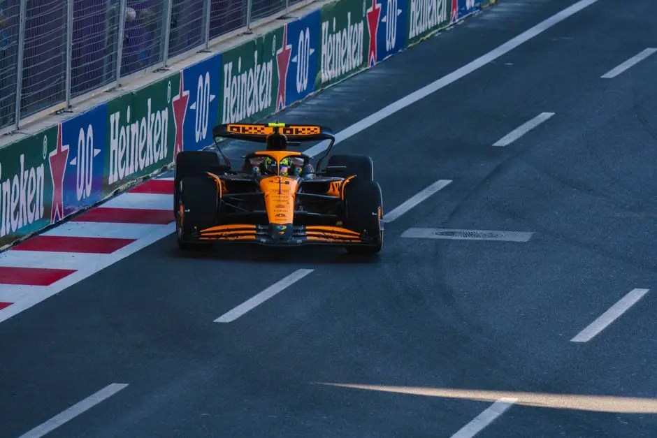 سيارة F1 على مضمار شوارع مدينة يشبه حلبة مدريد MADRING