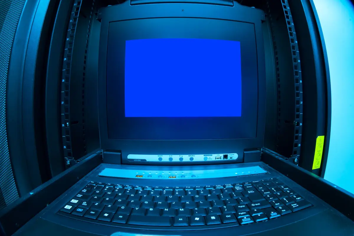 شاشة خطأ زرقاء في غرفة تحكم بيانات - حل مشاكل تسجيل الدخول في FC 27 Web App