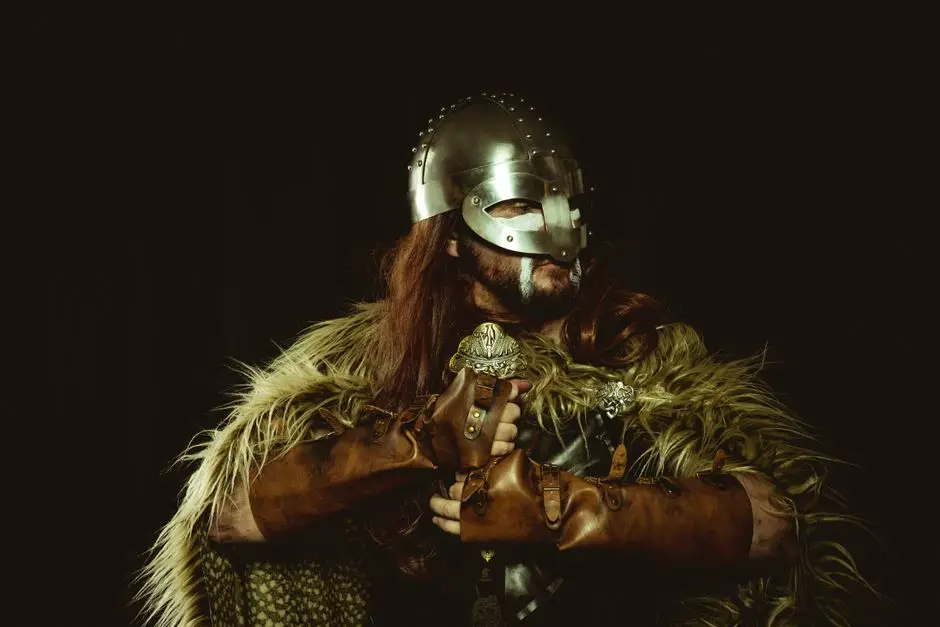 محارب بدرع وفرو في إيحاء بقتال god of war laufey