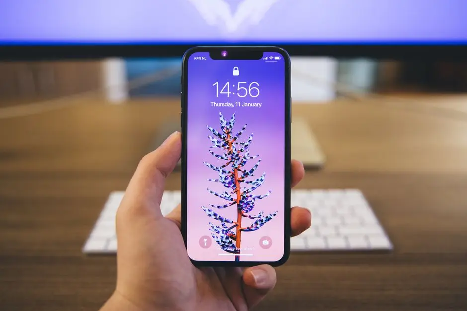 آيفون يعرض شاشة القفل بعد تحديث iOS 27 مع Face ID