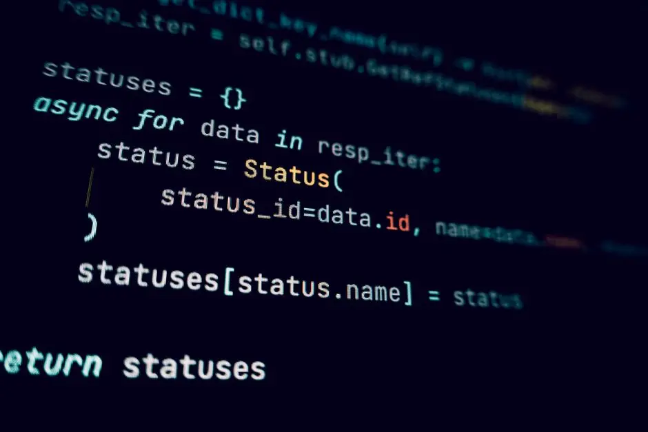 كود برمجي بالخلفية الداكنة يعكس بنشماركات Kimi K2.7 Code ضد Claude Opus وGPT