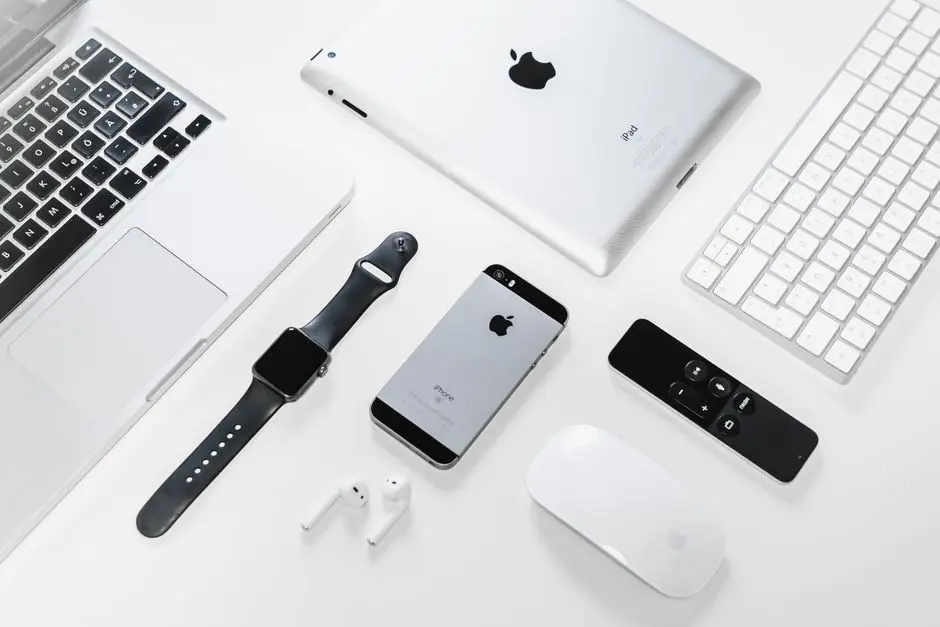 أجهزة أبل المدعومة لـ Siri AI تشمل الايفون و iPad و Mac و Watch