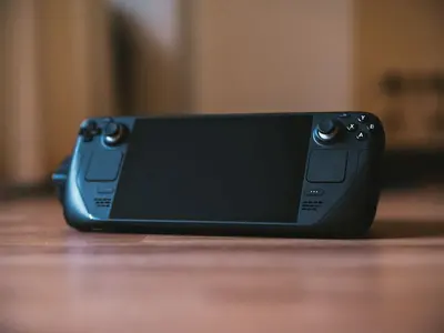 Steam Deck 2026: الدليل الكامل قبل الشراء بعد رفع السعر