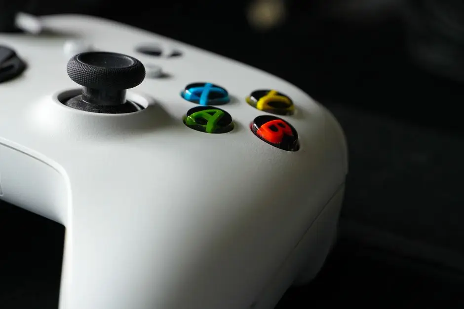يد ممسكة بذراع تحكم Xbox خلال عرض Tokyo Game Show 2026