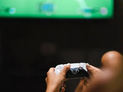 TOTY في EA Sports FC 26: دليل فريق العام وأقوى البطاقات 2026