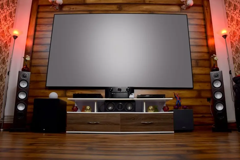 بروجكتر منزلي للسينما المنزلية بشاشة كبيرة ونظام صوت متكامل
