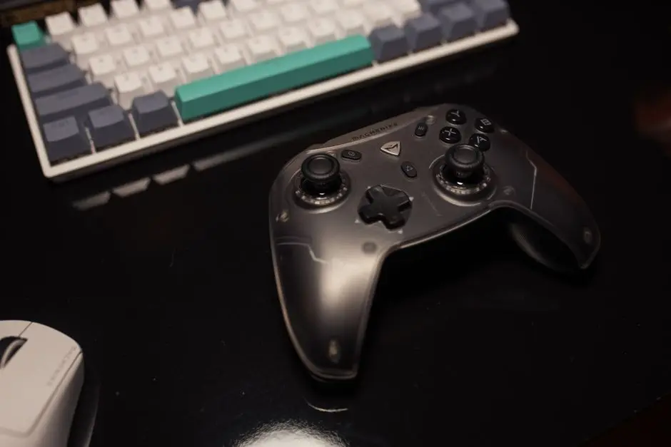 ذراع تحكم على المكتب يعبّر عن تشغيل محاكي Dolphin لألعاب GameCube