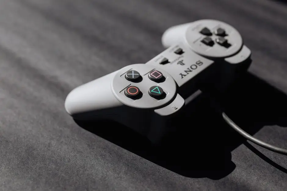 ذراع تحكم Sony قديم يمثل جدل قانونية أفضل محاكي للألعاب