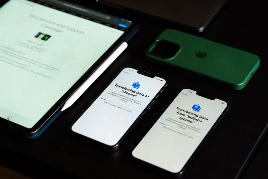 نقل البيانات بين الآيفونات واسترجاع محادثات واتساب من iCloud