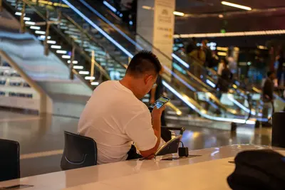 افضل تطبيقات eSIM للسفر 2026: Airalo وبدائله بالأسعار