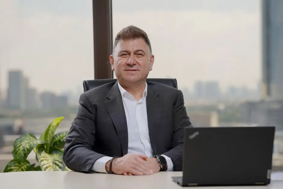 تنفيذي يمثل تيم كوك ايفون 18 برو يحذر من ارتفاع أسعار الذاكرة