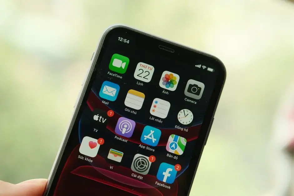 شاشة هاتف ذكي تعرض تطبيقات وإشعارات - أداء ايفون duo بمعالج A20 Pro