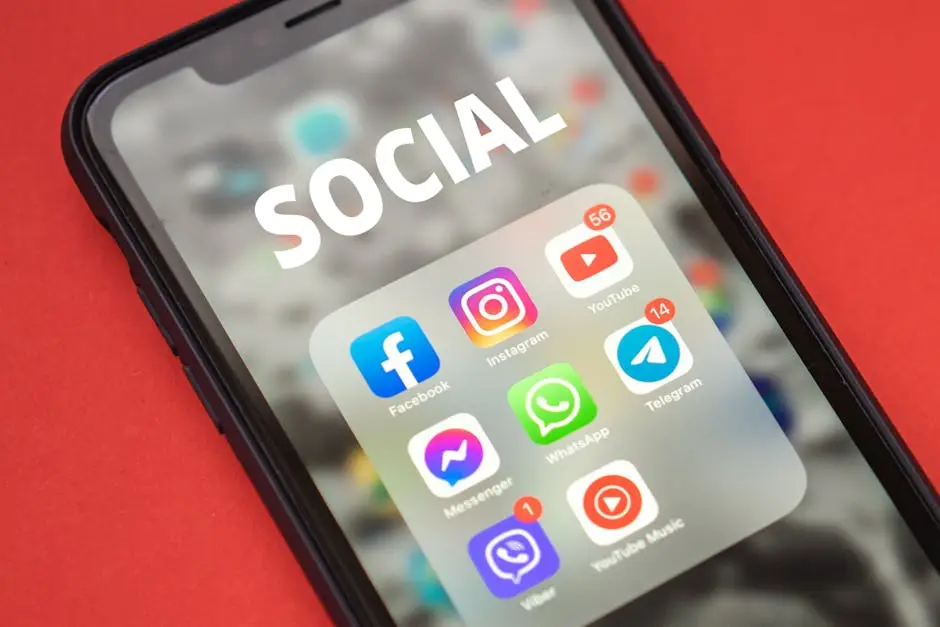 هاتف يعرض تطبيقات Instagram وFacebook وThreads لشرح تأثير حذف الحساب على الحسابات المرتبطة