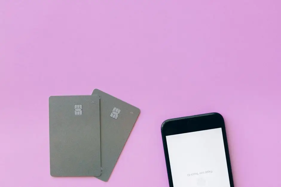 بطاقات وهاتف ذكي يدعمان خاصية NFC للدفع الرقمي