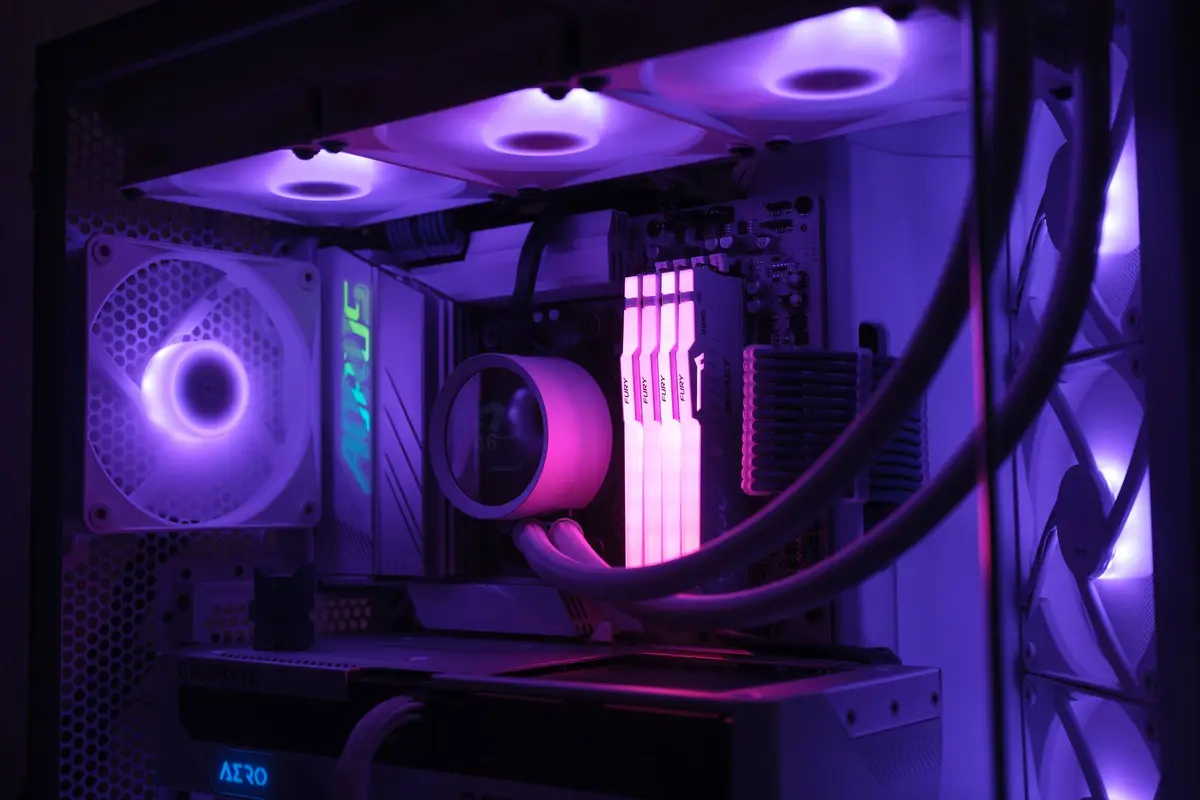 تجميعة كمبيوتر Gaming بإضاءة RGB ونظام تبريد كامل بعد اختيار مبرد المعالج المناسب
