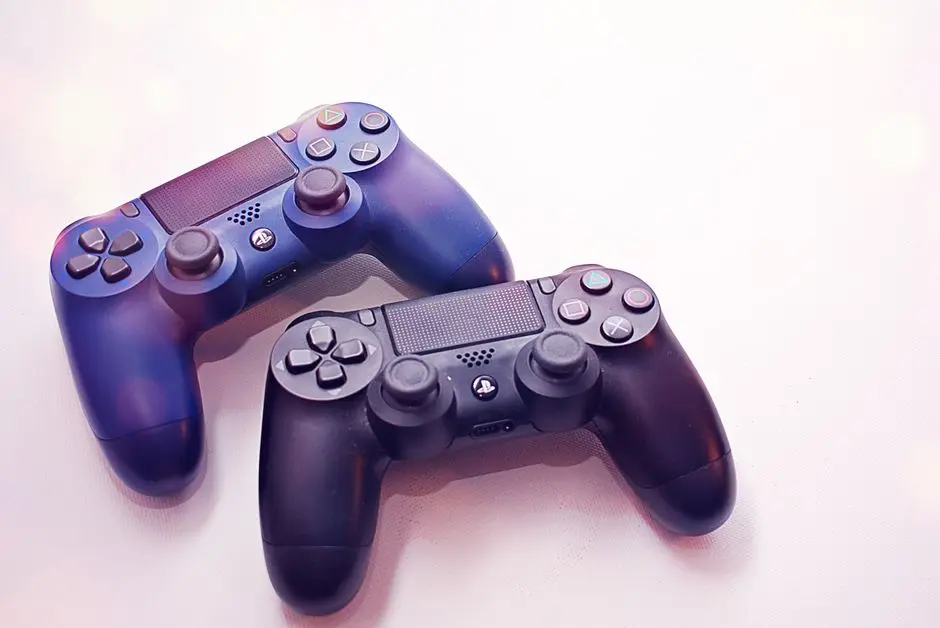 أذرع تحكم PlayStation تمثل تجربة اللعب في وضع The Grounds ضمن EA FC 27