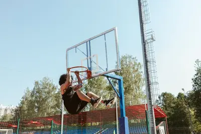 صورة فنية تعبر عن نهائي NBA 2026 في NBA 2K26 سبيرز ضد نيكس