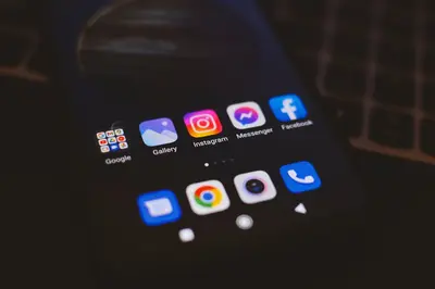 واتساب بلس الرسمي 2026: اشتراك ميتا بـ 2.99 دولار وما الفرق عن التطبيق المعدّل