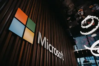 شعار مايكروسوفت قبل مؤتمر Microsoft Build 2026 وحقيقة ويندوز 12